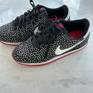 Women’s Nike Polka Dot Genicco Sz 9 Sneakers